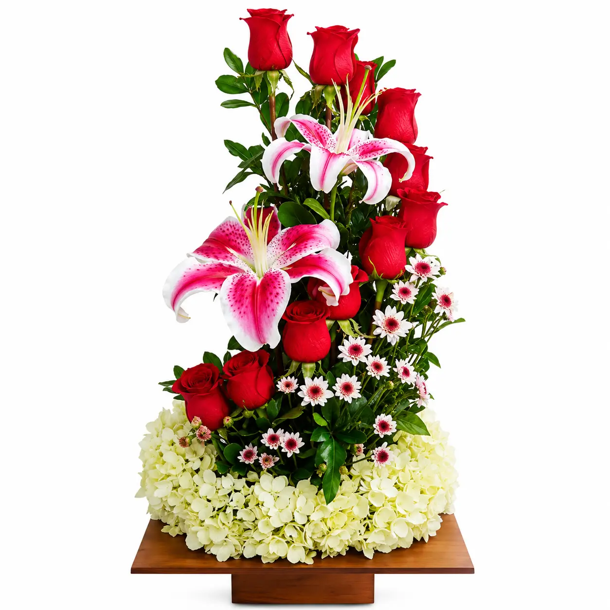 arreglo floral en base de madera con rosas rojas, lirios y hortensias para eventos o cumpleaños delivery de flores en Lima